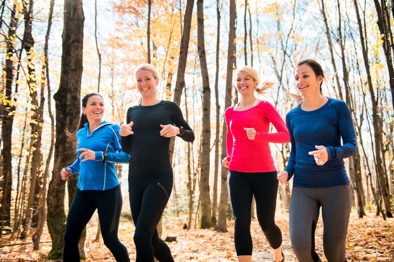 Joggen im Herbst mit funktionalem Longsleeve