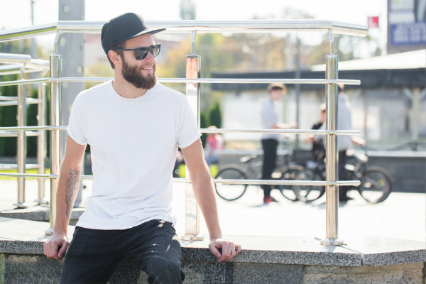 Das weiße T-Shirt ist der absolute Klassiker in der Basic Fashion