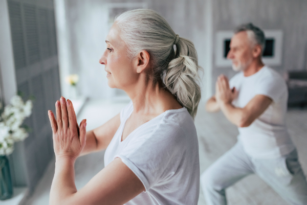 Yoga ist ein ganzheitliches Gesundheitssystem fuer Jung und Alt