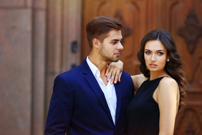 Elegante Outfits für Damen und Herren