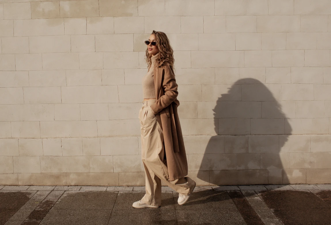 Ton-in-Ton-Herbstlook mit den Herbstfarben Beige, Creme, Camel und Zimt