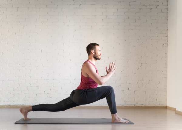 warrior-pose-yoga-outfit