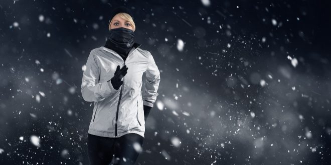 Frau-joggt-im-Winter