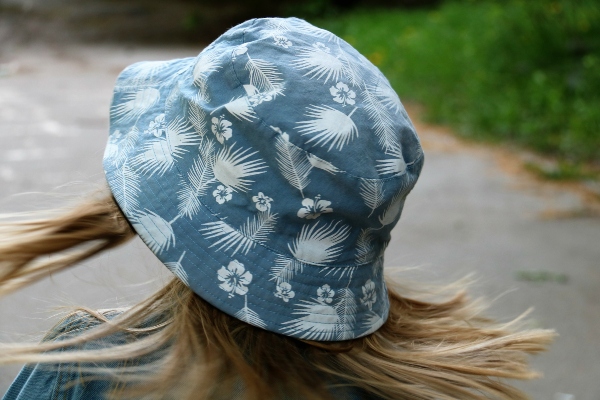 Bucket Hats mit Print und Muster