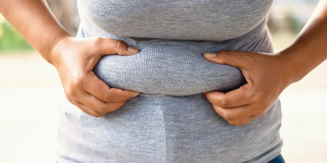 Pölsterchen bei der Frau - welches sind Kleider, die den Bauch kaschieren