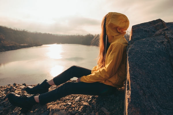 Windbreaker mit Kapuze