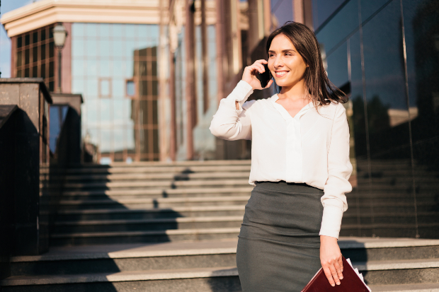 Junge Frau im Business Attire