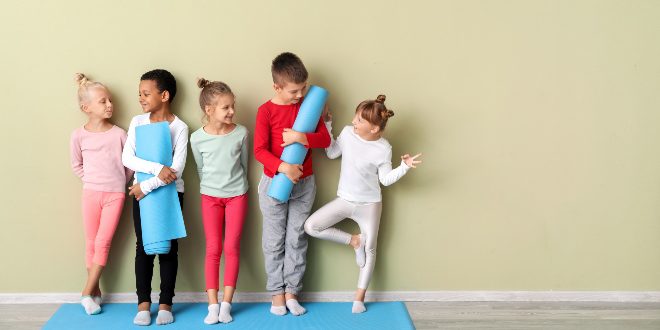 Fünf Kinder beim Sport