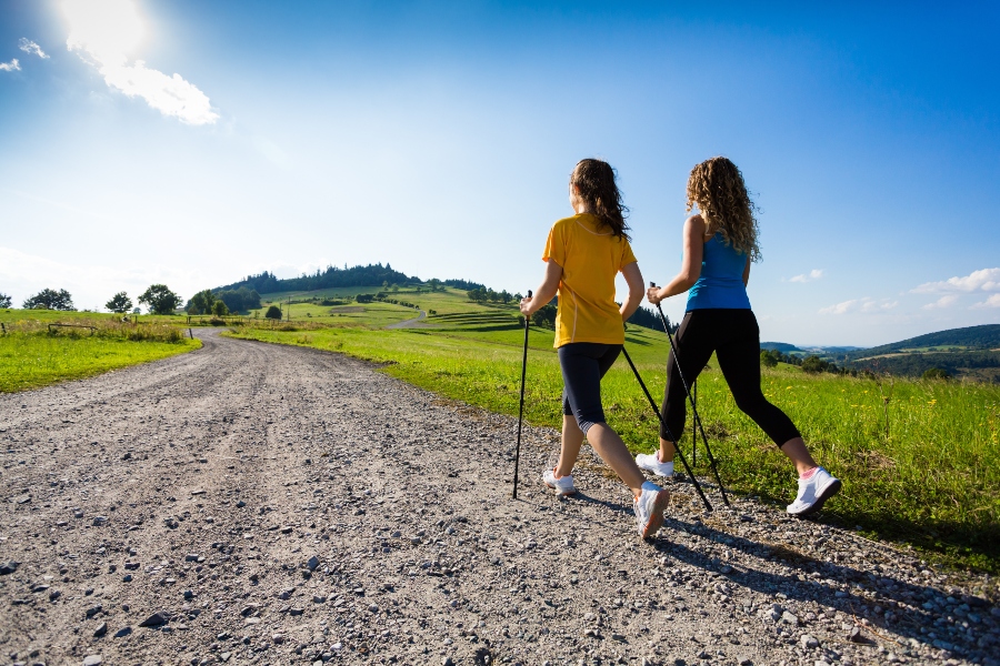 Luftig leicht durch den Sommer walken Nordic Walking Kleidung