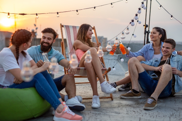 Party auf Dachterrasse - Anlassmode