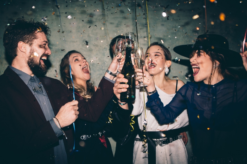 Was soll ich zum Feiern anziehen? Textilwaren Magazin
