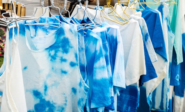 Blaue Batik Shirts - Muster Trends