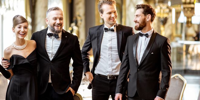 Gäste auf einem Black Tie Event