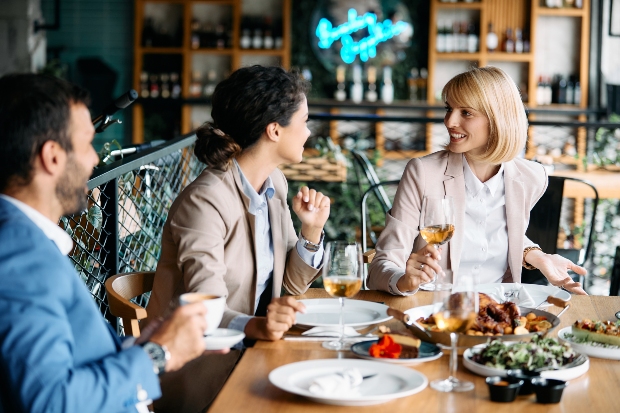 Informal Dresscode beim Business Lunch