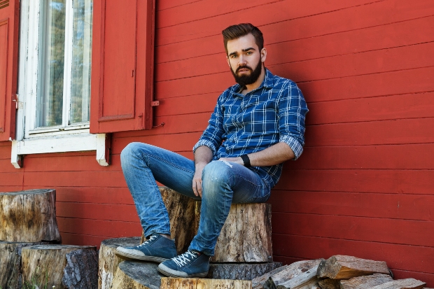 Mann im klassischen Lumberjack Style