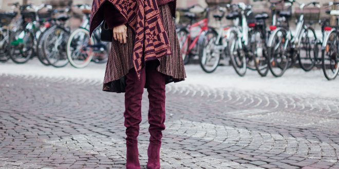 Overknee Boots in Rot mit Mantel