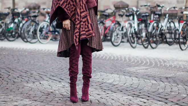 Overknee Boots in Rot mit Mantel