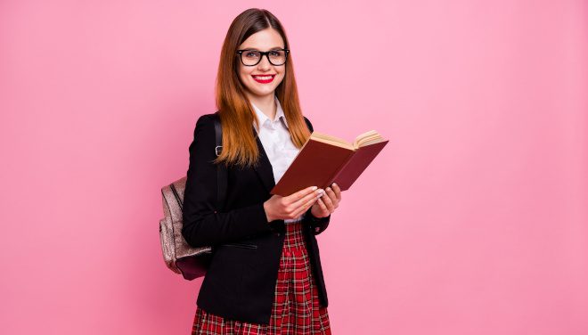 Frau im Spießer-Look