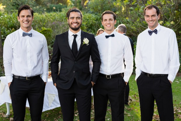 Männer auf einer Hochzeitsgesellschaft mit schwarzen Fliegen - "Black Tie" Dresscode Hochzeit