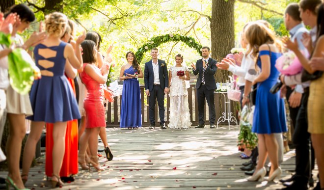 Hochzeitsfeier - Hochzeitskleidung für Gäste