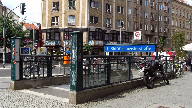 U-Bahnhof Weinmeisterstraße