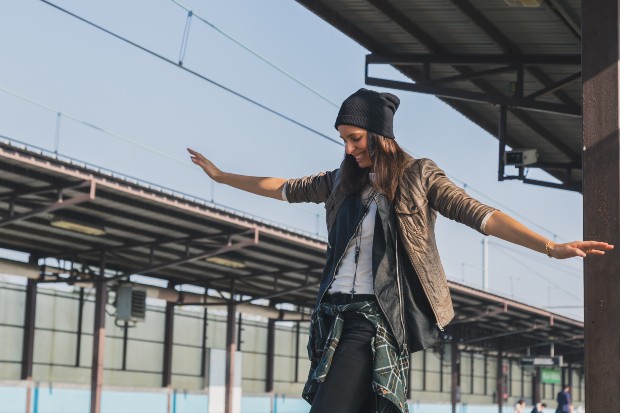 Junge Frau in Berlin Street Style Look