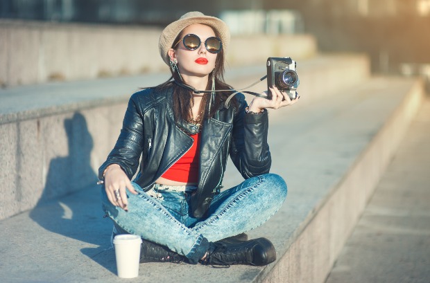 Junge-Frau-fruehling-lederjacke - Styling-Ideen für den Frühling