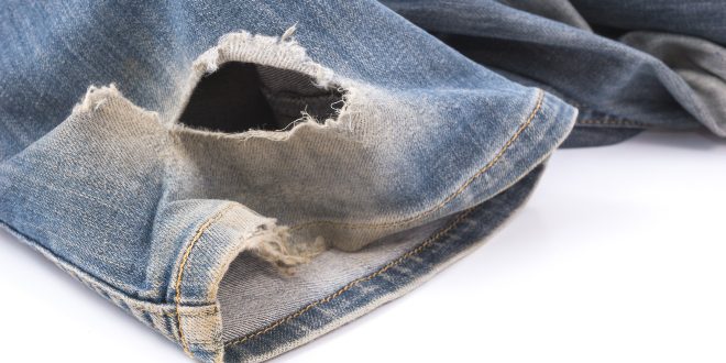 kaputte-Jeans - kaputte Kleidung entsorgen
