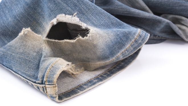 kaputte-Jeans - kaputte Kleidung entsorgen