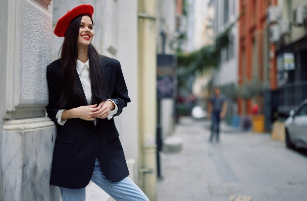 Junge-Frau-mit-Beret - French Chic