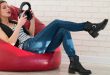 junge-Frau-Biker-Boots-Casual-Outfit-3