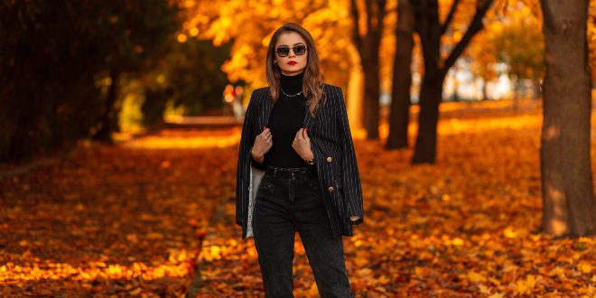 Frau-Herbst-Blazer-Jeans